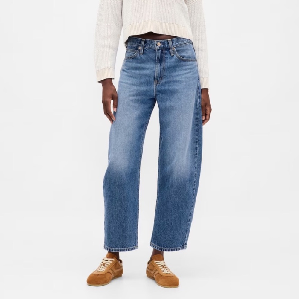 GAP High-Rise Straight-Leg Jeans in Medium Blue Wash